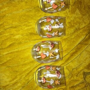 Mushroom Patterned Glasses Set